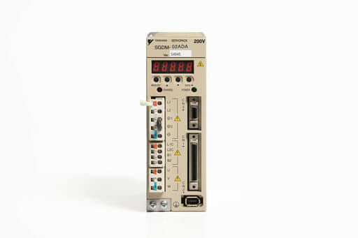 安川電機 ACサーボパック SGDM-02ADA (ソフトVer0045・割れ)