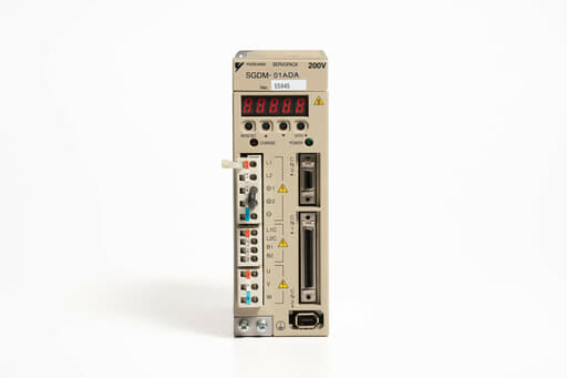 安川電機 ACサーボパック SGDM-01ADA (ソフトVer0045・割れ)