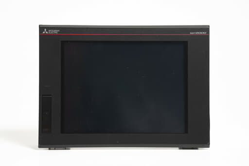 三菱 グラフィックオペレーションターミナル GT2710-VTBA (13年製・ベゼル割れ・GT15-QBUS付属)