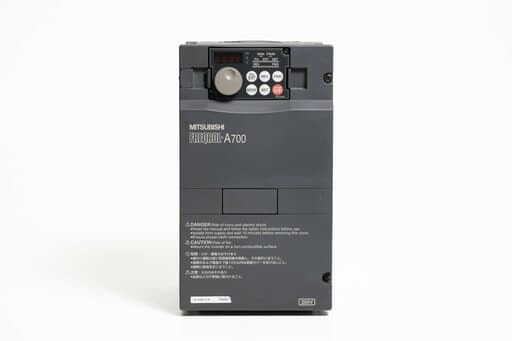 三菱 インバータ FR-A720-3.7K (通電時間1h・割れ)
