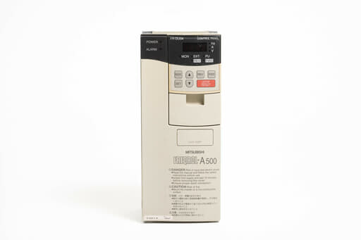 三菱 インバータ FR-A520-0.4K (通電時間126900h)
