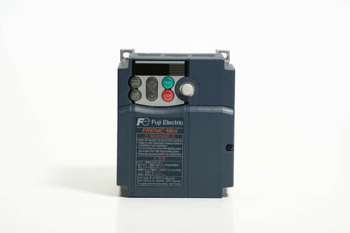 富士電機 インバータ FRN1.5C2S-2J (累積運転時間33130h)