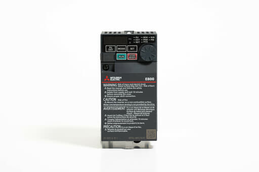 三菱 インバータ FR-E820-0.4K-1 (通電時間1h未満)