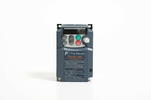 富士電機 インバータ FRN0.1C2S-2J (累積運転時間1h未満)