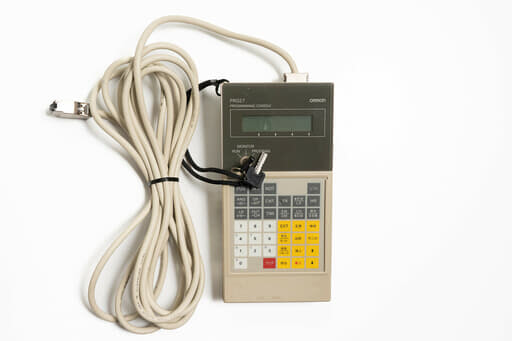 オムロン プログラマブルコンソール C200H-PRO27 (07年製)