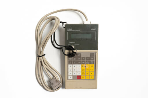 オムロン プログラマブルコンソール C200H-PRO27 (01年製)