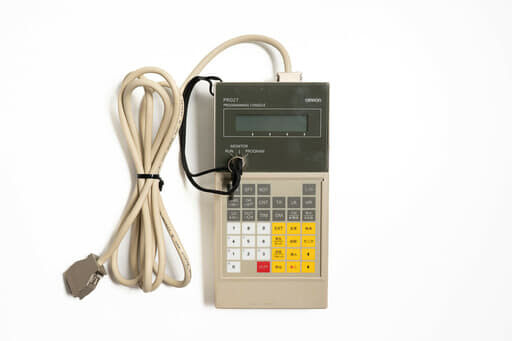 オムロン プログラマブルコンソール C200H-PRO27 (02年製)