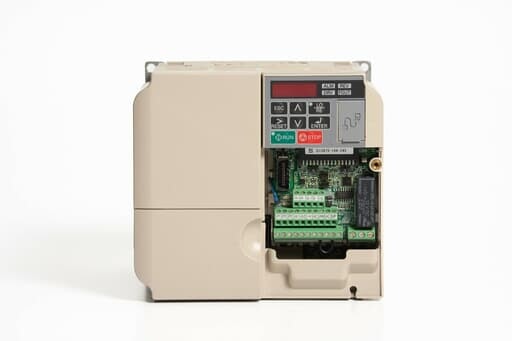 安川電機 インバータ CIMR-VA2A0020BAA (累積稼働時間62410h・ソフトVer1019・フロントカバー欠品)