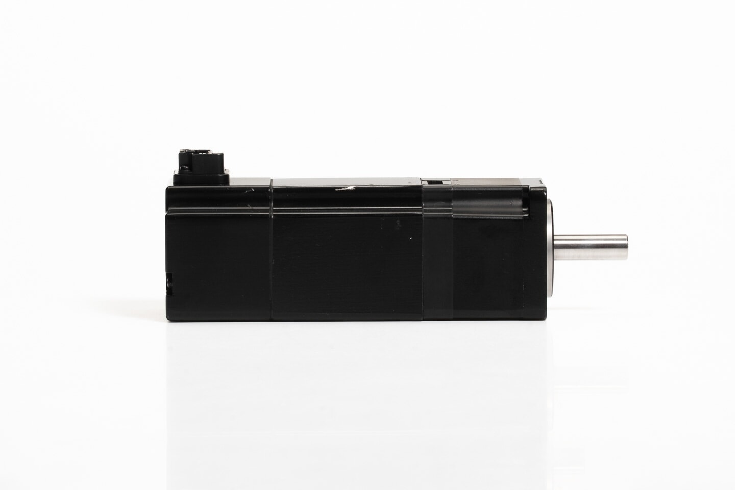 安川電機 ブレーキ付きACサーボモータ SGMJV-A5ADA2C