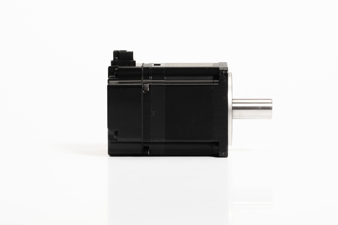 安川電機 ACサーボモータ SGMJV-02ADA21