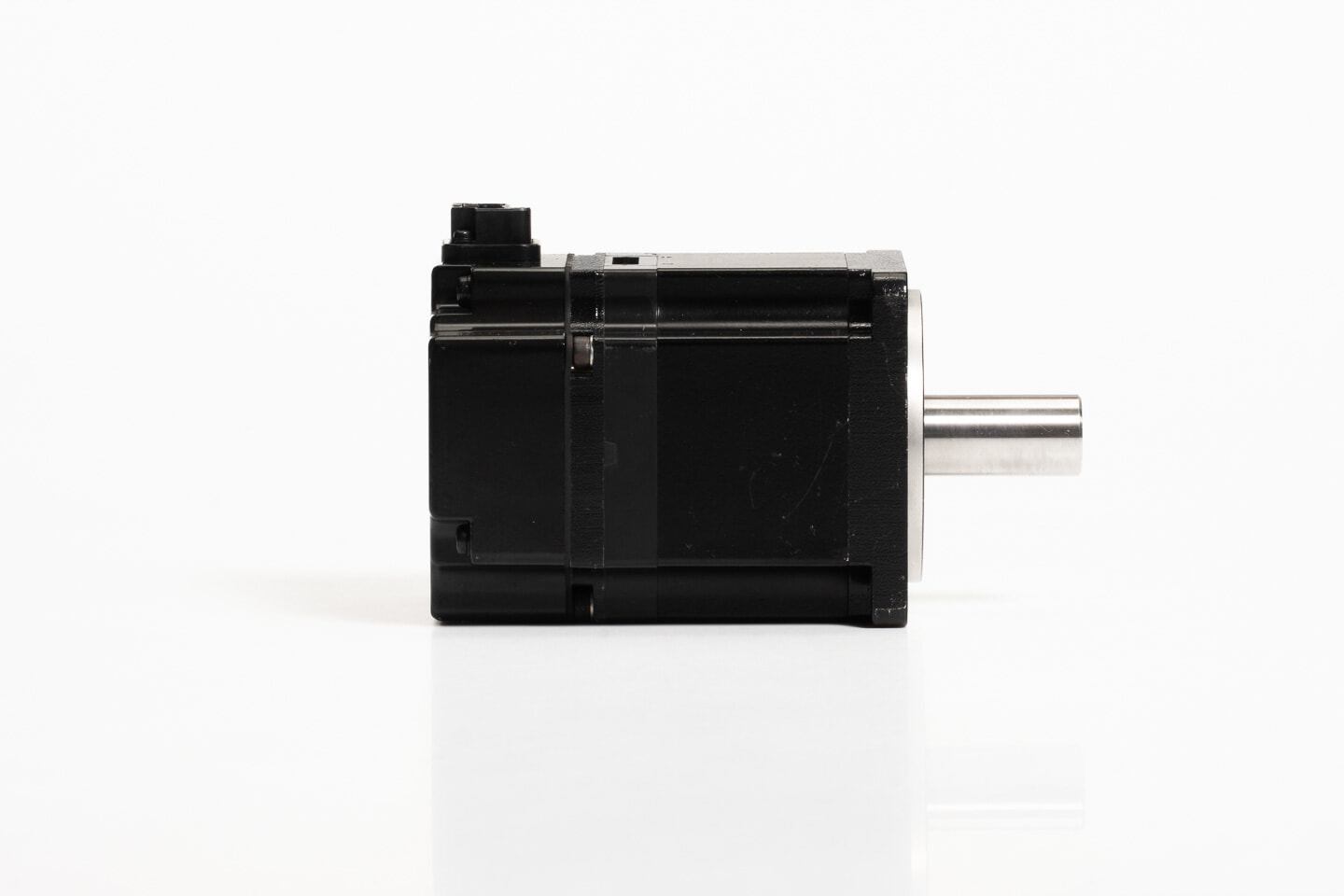 安川電機 ACサーボモータ SGMJV-02ADA21