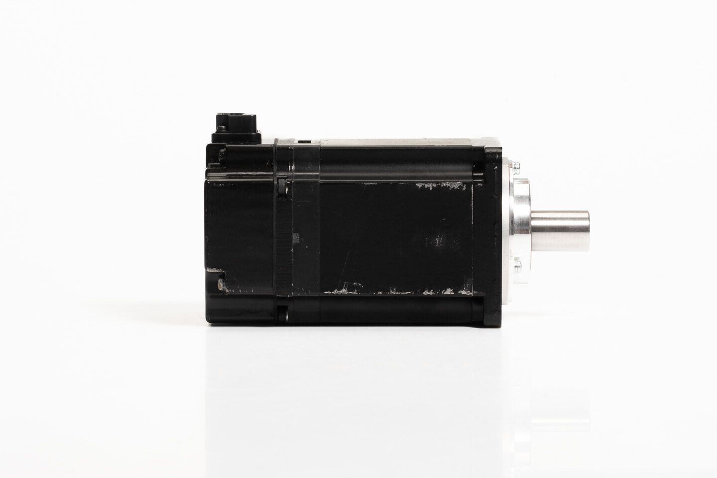 安川電機 ACサーボモータ SGMAV-04A3A2S (動作音)