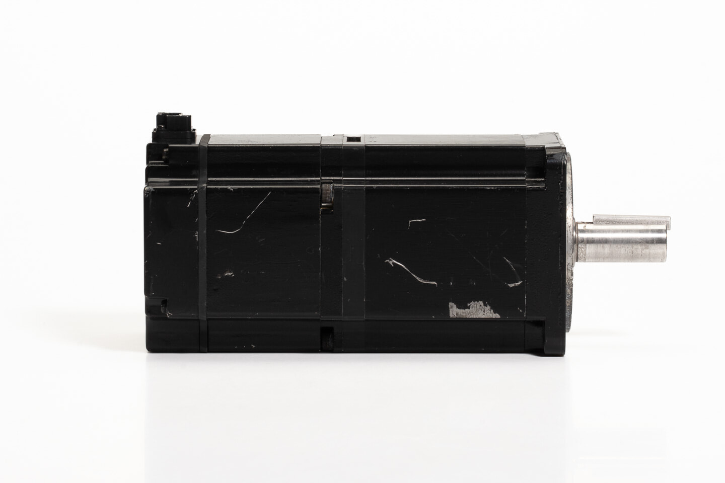 安川電機 ACサーボモータ SGMAS-08ACA4C (09年製)