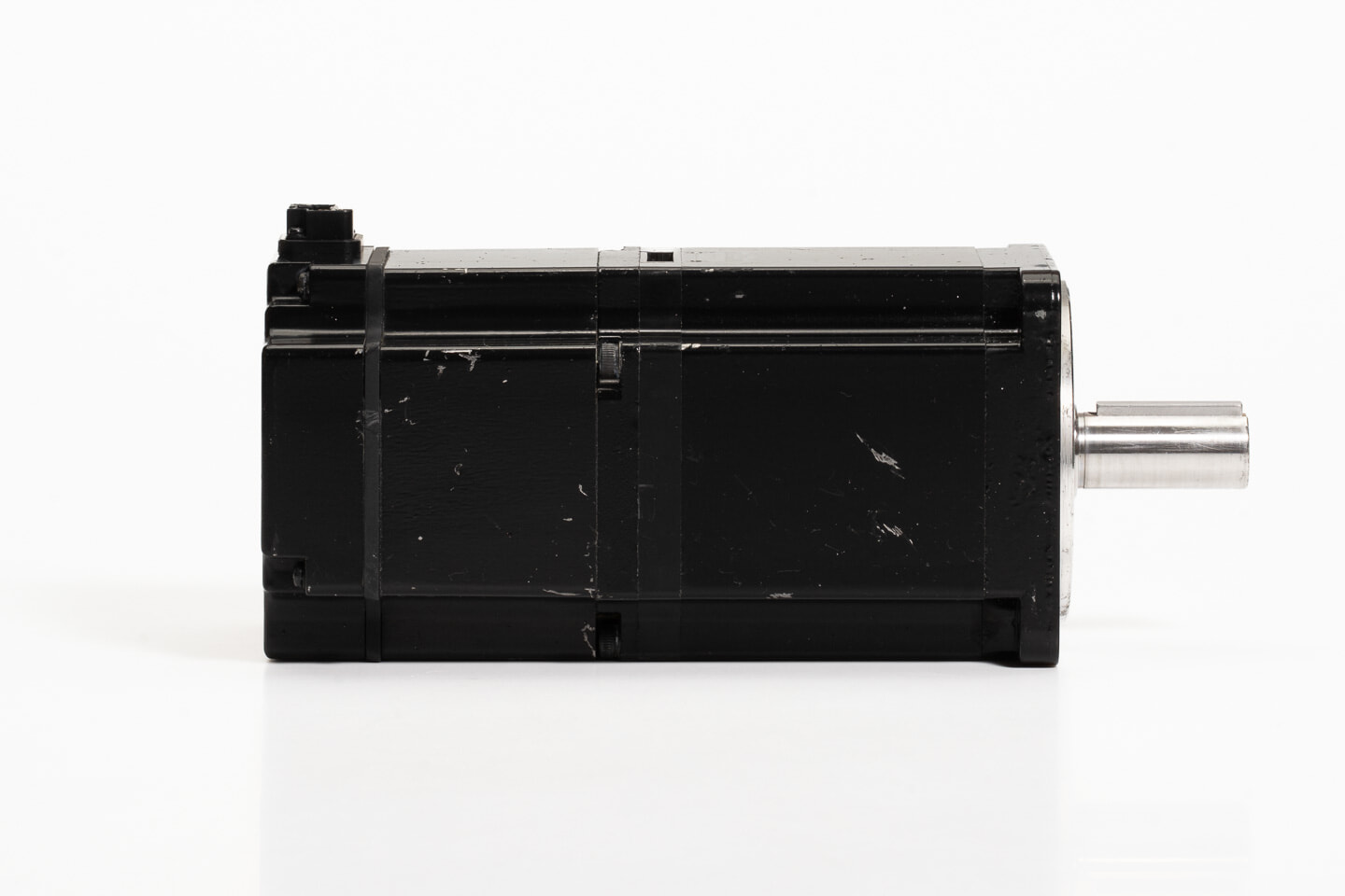 安川電機 ACサーボモータ SGMAS-08ACA4C (08年製)