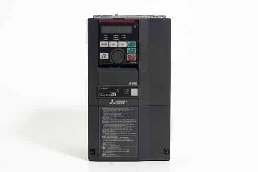 三菱 インバータ FR-A820-2.2K-1 (通電時間41070h・CC-Link・ベクトル制御端子台)