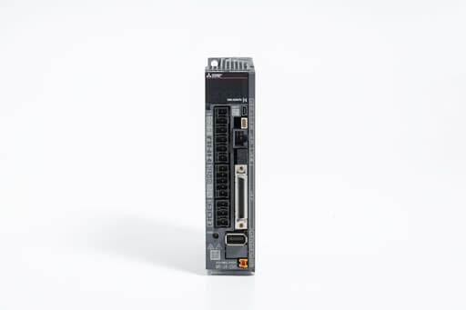 三菱 ACサーボアンプ MR-J4-20A (電源ON累積時間46350h)