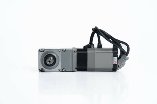 オリエンタルモーター ステッピングモーター AZM66MC-FC30DA (21年製・平行キー無し)