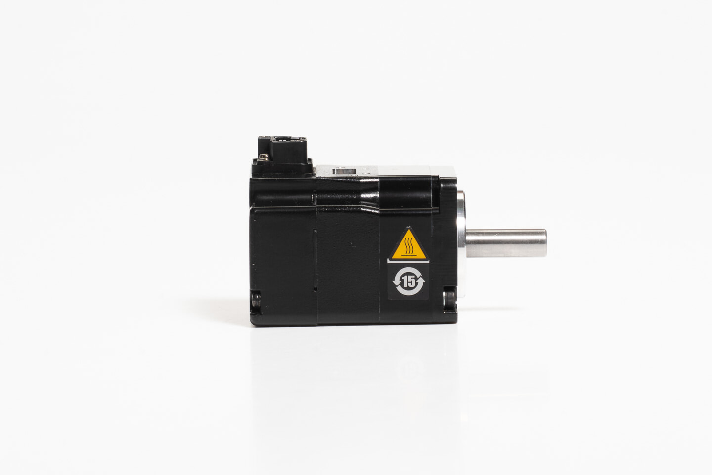 安川電機 サーボモータ SGM7J-A5AFA21 (18年製)