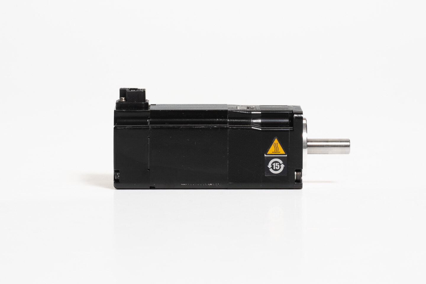 安川電機 サーボモータ SGM7J-A5AFA2C (18年製)