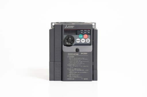 三菱 インバータ FR-D720-2.2K (通電時間2280h)