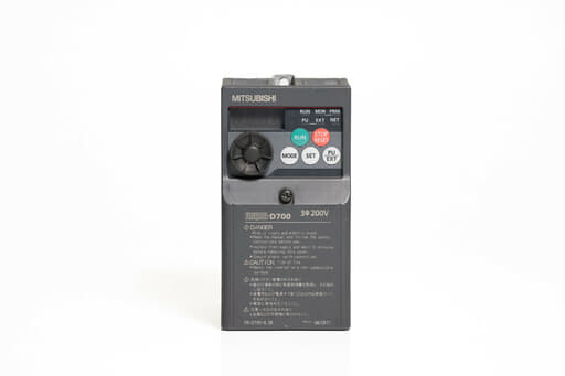 三菱 インバータ FR-D720-0.4K (通電時間122h)