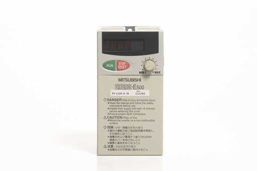 三菱 インバータ FR-E520-0.1K (通電時間25200h)