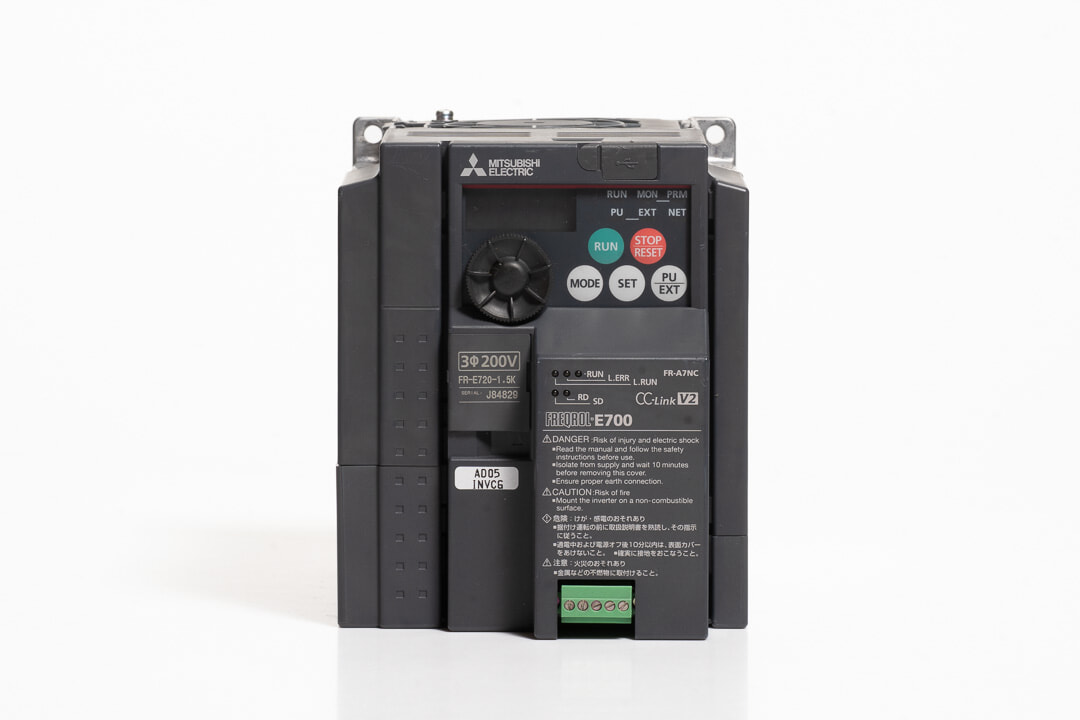 三菱 インバータ FR-E720-1.5K (通電時間35495h・FR-A7NC)