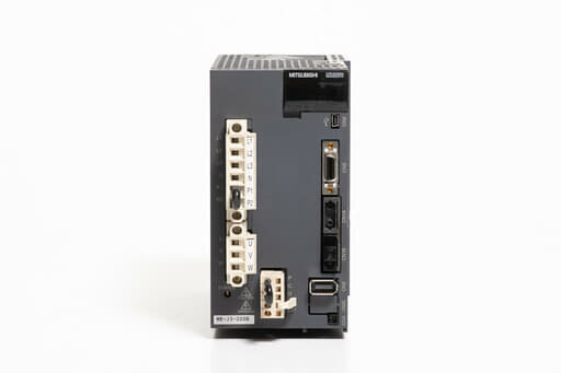 三菱 ACサーボアンプ MR-J3-200B (電源ON累積時間137451h)