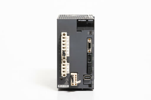 三菱 ACサーボアンプ MR-J3-200B (電源ON累積時間138518h)