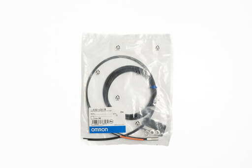 オムロン ファイバセンサヘッド E32-LD11R 2M (06年製)