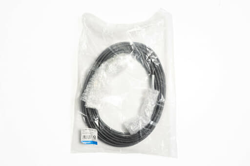 オムロン モータ動力ケーブル R88A-CA1A010SF (20年製)