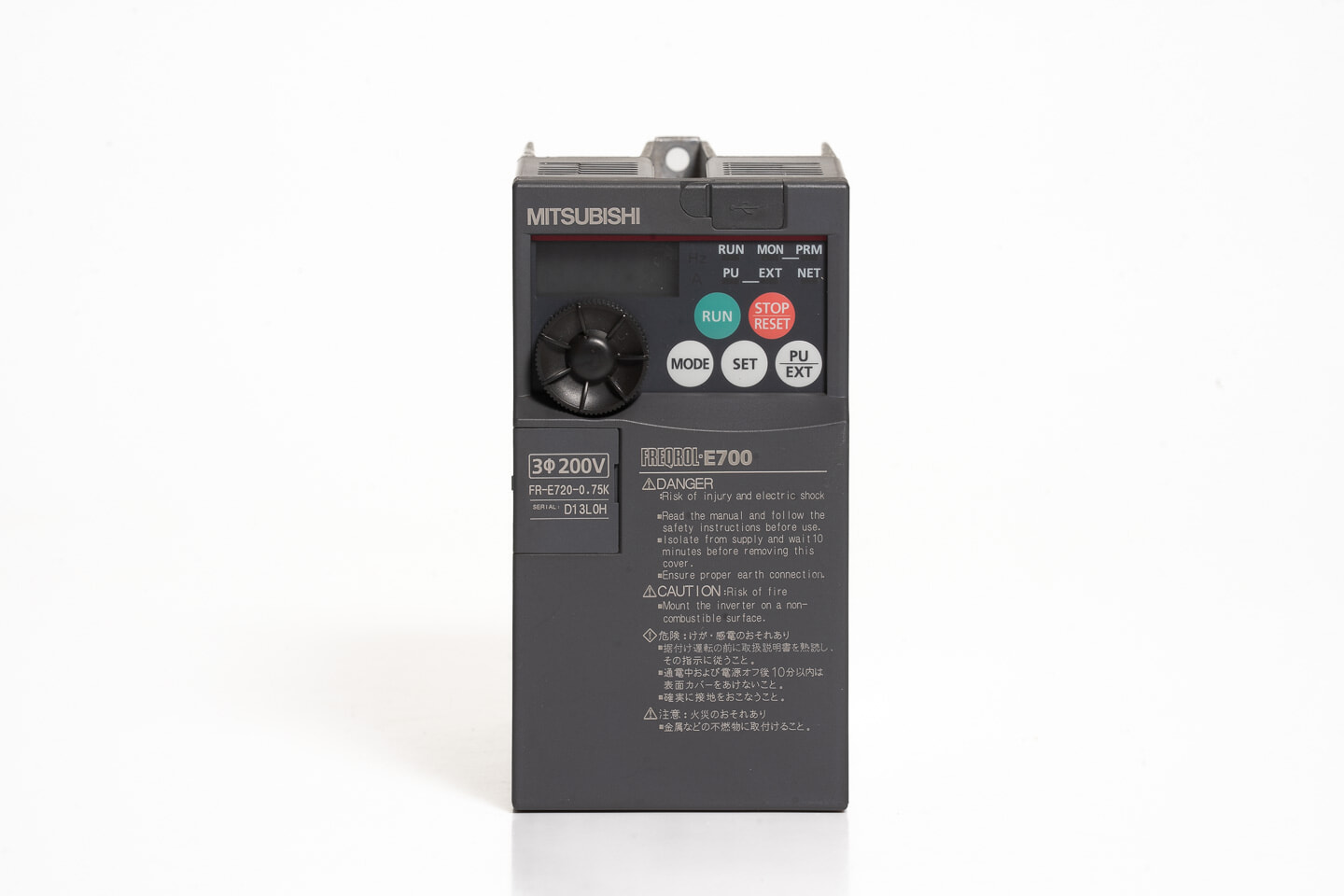 三菱 インバータ FR-E720-0.75K (通電時間82146h・カバー割れ)