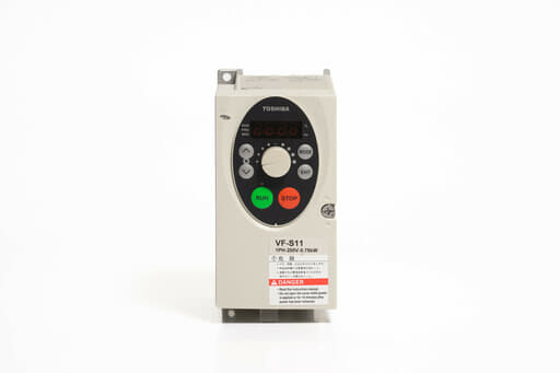 東芝 インバータ VFS11S-2007PL-AN (05年製)