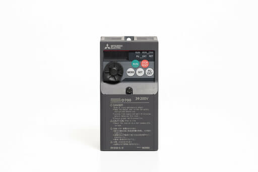 三菱 インバータ FR-D720-0.1K (通電時間77664h)