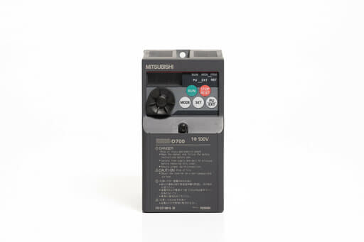 三菱 インバータ FR-D710W-0.2K (通電時間74462h)