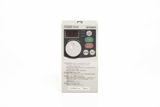 三菱 インバータ FR-S520SE-0.1K (通電時間1000h未満)