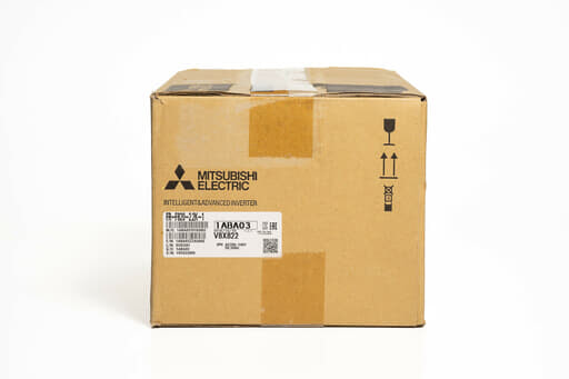 三菱 インバータ FR-F820-2.2K-1 (18年製)