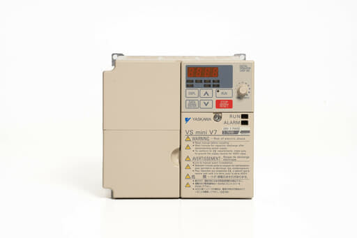 安川電機 インバータ CIMR-V7AA23P7 (ソフトVer0028)