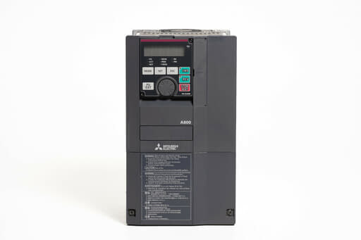 三菱 インバータ FR-A820-3.7K-1 (通電時間70174h)