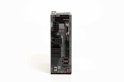 三菱 サーボアンプ MR-J4W2-22B (電源ON累積時間15019h)