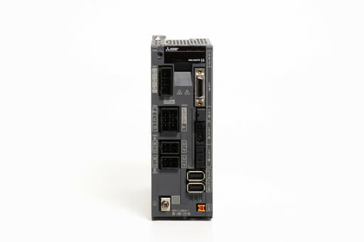 三菱 サーボアンプ MR-J4W2-22B-NB (電源ON累積時間7461h)