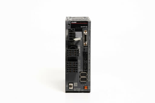 三菱 サーボアンプ MR-J4W2-44B (電源ON累積時間39h)