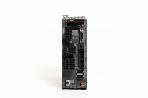 三菱 サーボアンプ MR-J4W2-22B (電源ON累積時間5380h)