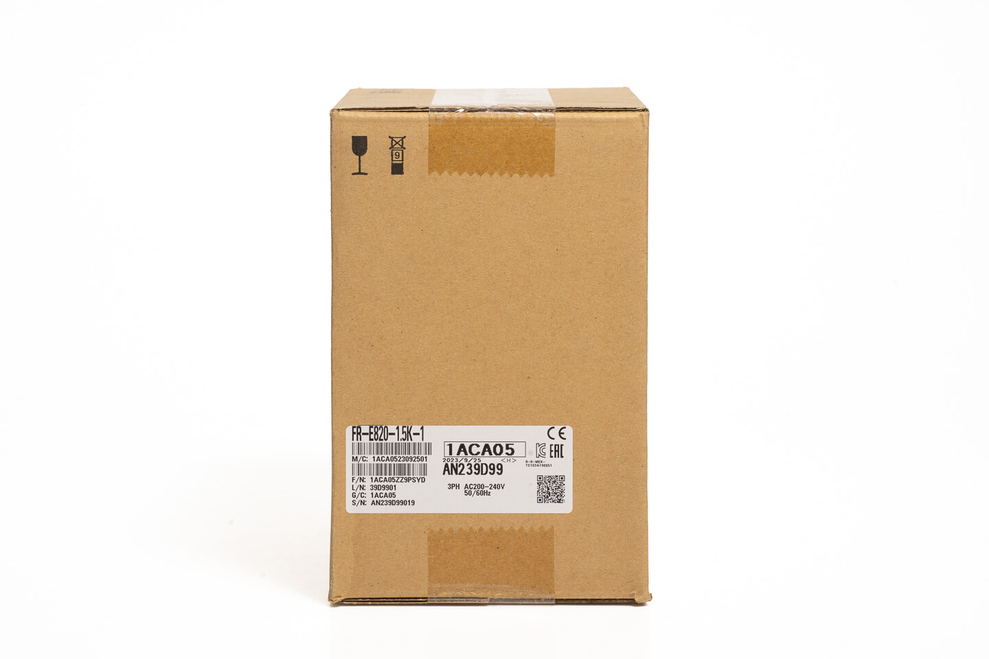 三菱 インバータ FR-E820-1.5K-1 (23年製)