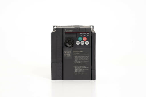 三菱 インバータ FR-E720-2.2K (通電時間195h)