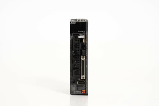 三菱 ACサーボアンプ MR-J4-10A (電源ON累積時間77665h)