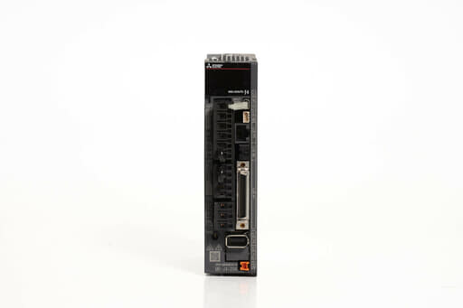 三菱 ACサーボアンプ MR-J4-20A (電源ON累積時間861h)