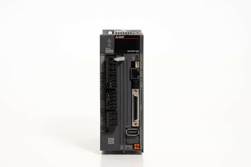 三菱 ACサーボアンプ MR-J4-70A (電源ON累積時間5h)