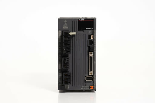 三菱 ACサーボアンプ MR-J4-200A (電源ON累積時間12h)