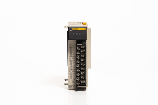 オムロン 出力ユニット CQM1-OC221 (94〜97年製)